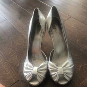 Nine West Bow Pumps